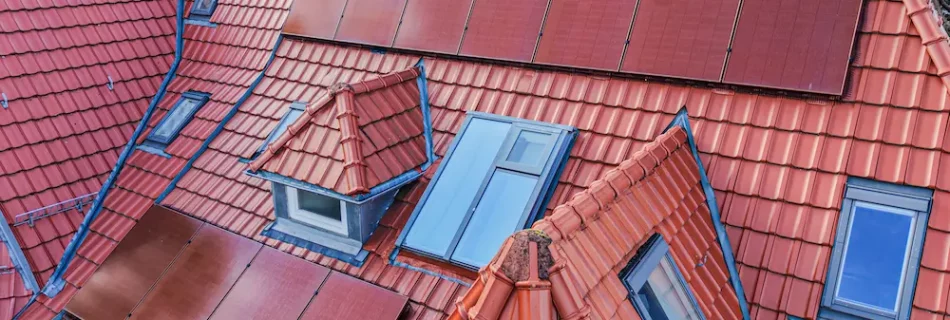Dach mit Photovoltaik Solar Anlage